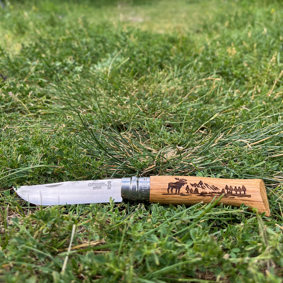 No°08 Oak Engraved Handle Folding Knife - Animalia