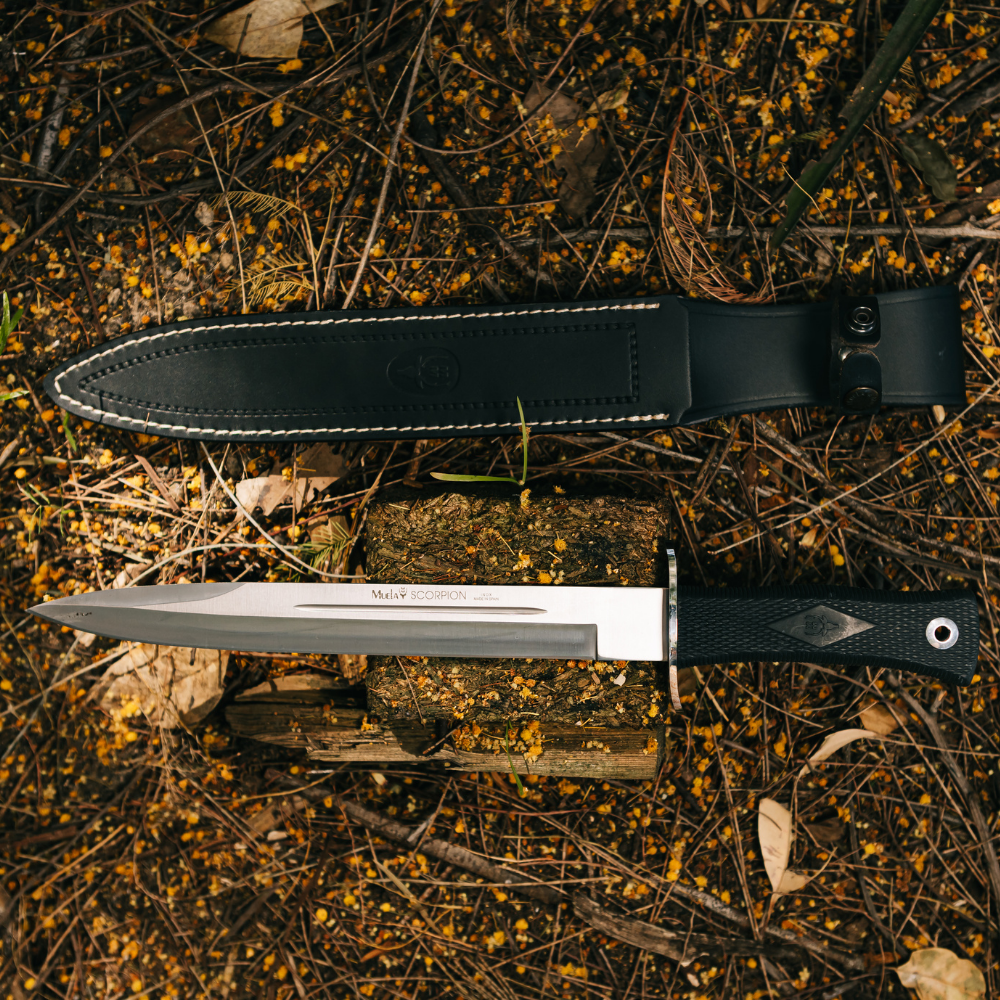 Scorpion Knife - 26G - Black Rubber Handle