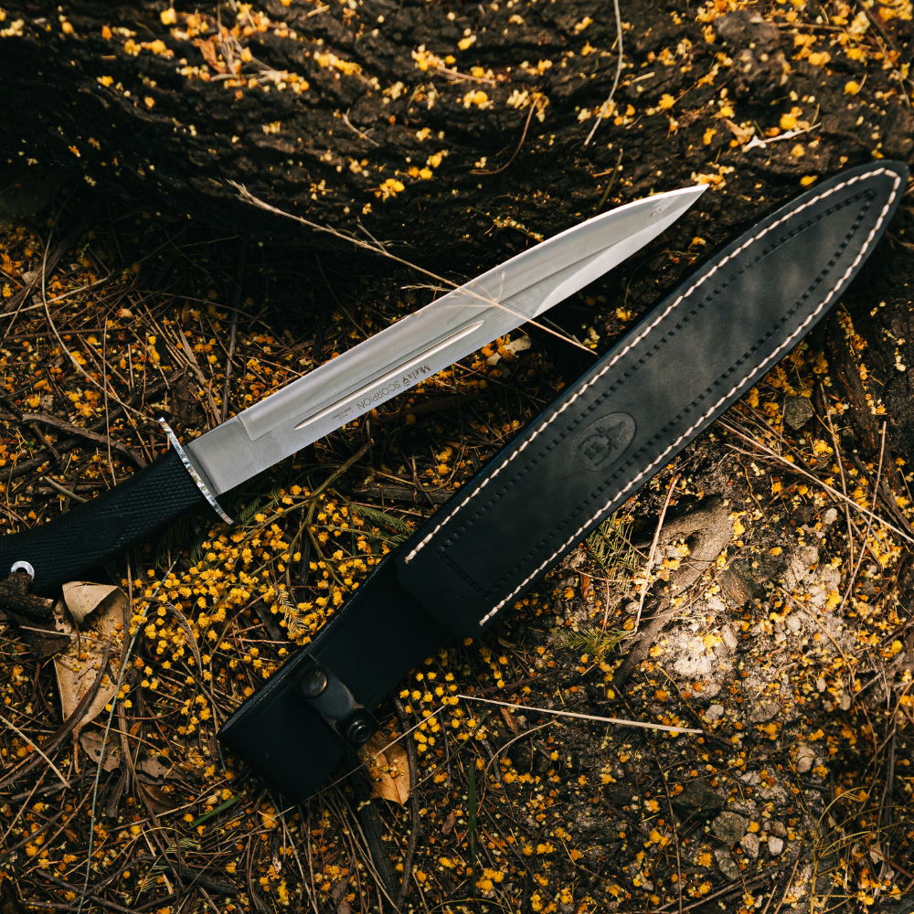 Scorpion Knife - 26G - Black Rubber Handle